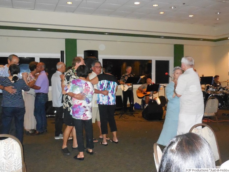 200957_Group Dancing 200957_Group Dancing